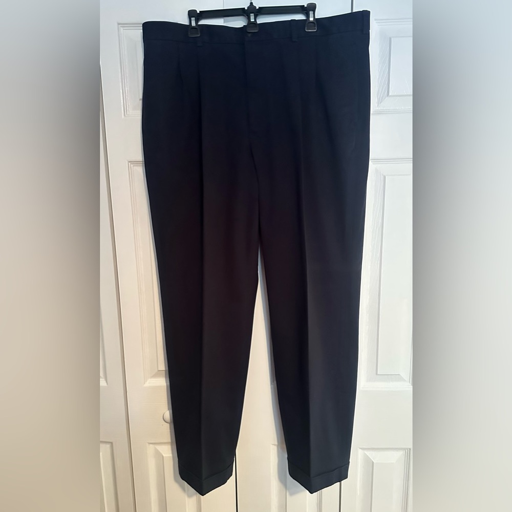 Like new! Men’s Brooks Brothers Navy “346” Advantage Chino Elliot Dress Pants.
